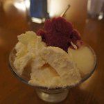 ジェラテリア ジェリーム - ボジョレー、モスコ、サクラ、ホワイトペッパー