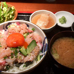 めしの助 - 甲殻丼