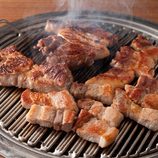 【極厚国産豚使用】とってもジューシー！大人気のサムギョプサル