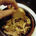 洋食堂 - バゲットでうまみの染み出たオイルを