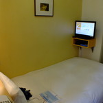 チサン イン - 10㎡とな　建具の高さも低い