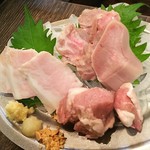 東京大塚のれん街 ブタマミレ - 肉刺身３種 599円  かしら、タン、ネック  みんな旨い