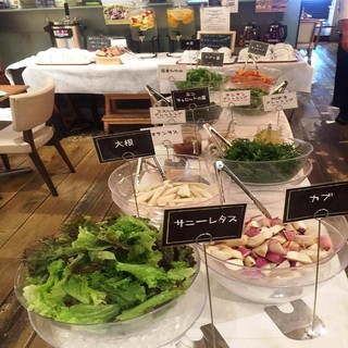 Organically grown vegetable salad bar♪ Enjoy as many freshly harvested vegetables as you like!