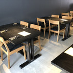 ピッツァ ジューシー - テーブル席