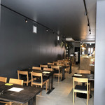 ピッツァ ジューシー - テーブル席