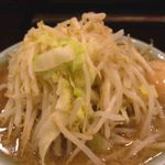 ラーメン二郎 池袋東口店 - ブタラーメン小、野菜増し