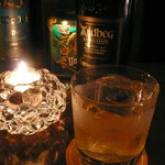 BAR Too - スコッチ「アードベッグ・アリゲーター」。強烈なピート香が特徴のアイラモルト