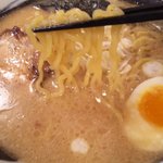 らーめん豚の都 - ノーマル醤油・麺