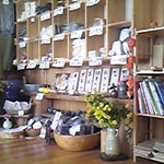 鷹匠庵 - およそ「おやき」を販売しているお店には見えません。