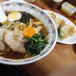 なにや - 12月30日の五色麺と三色大餃子＆ビール