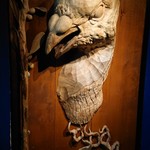 ハーベスト タイム - 入口に鳩の彫刻。凄味があります！