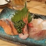 Izakaya Okaeri - お刺身盛り合わせ。