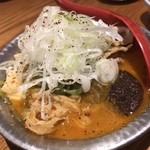 串焼キ カメチヨ・シャルボン - ピリ辛牛モツ煮込ミ