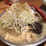 串焼キ カメチヨ・シャルボン - 牛モツ煮込ミ