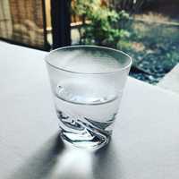 　LUDENSはお白湯をお出ししております。