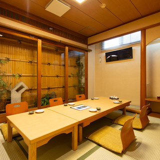 《연회, 접대 등》 일본식 정감 모던 공간과 개인실, 그리고 연회장.