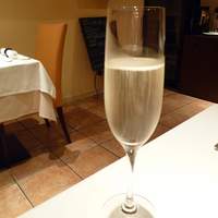 ルカンケ - グラスシャンパンとお店の雰囲気
