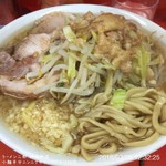 ラーメン二郎 - 小麺半分 ニンニクカラメアブラ 700円