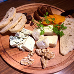 ドイツビアホール ツムビアホフ - ヨーロッパ産チーズ盛り合わせ¥1590