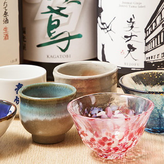 We offer local sake purchased from breweries across Japan. Enjoy with your meal.