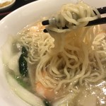 天津飯店 - 中細麺です。