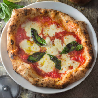 Crispy on the outside and chewy on the inside◆“Neapolitan Pizza” prepared in-house