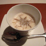 ラ・ターブル・ド・プロヴァンス - 蕪とトリュフのスープ。晩秋と冬の風味がたっぷりです。