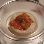 ラ・ターブル・ド・プロヴァンス - お店の人気メニューの冷たい前菜。生ウニと海老のクリーム。クリームの海老の味がとても濃縮されて濃厚です。