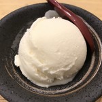 季節料理 まこと - デザート ドアップ(まこと定食 880yen)