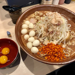 ラーメン 鷹の目 - ラーメン(大)+うずら×②+生たまご×②