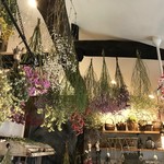 スコーイ フラワーアンドコーヒー - 天井もいっぱいの花（２０１９．４．２６）