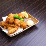 鶏料理 笑い屋 - 鶏の唐揚げ