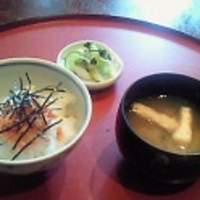 霜月亭 - 鮭のご飯、味噌汁、香の物