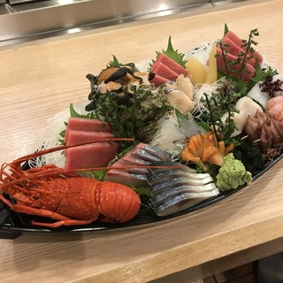 毎日、豊洲から仕入れる旬の鮮魚は≪刺身≫がおすすめ◎