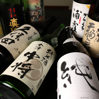 各地の日本酒・地酒を厳選。常時25～30種類を取り揃え