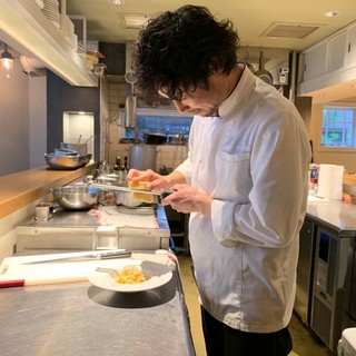 "Experienced and Skilled Chef Yuta Iwata"