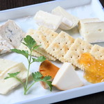 Wakaura Shokudou - チーズの盛り合わせ