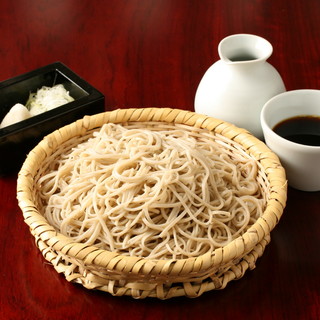 ■《一押し》国産のそばの実を店内で石臼挽きした手打ちそば