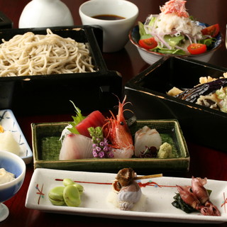 ■市場で選び抜いた鮮魚と旬野菜を堪能する飲み放題付きコース