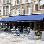 De Noordzee Antwerp - 大聖堂前広場に面している
