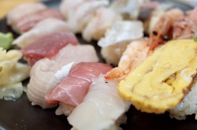 12時までの限定ランチは貫 1 000円 味噌汁付き By 今宵も赤提灯 金寿司 地魚定 じざかなてい 焼津 寿司 食べログ