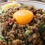 自家製麺 ら～めん かり屋 - 黄身が今にも