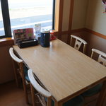 うどん華 - テーブル席