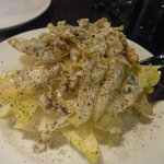 ビストロヤナギハラ - アンディーブ・クルミ・ロックフォールのサラダ