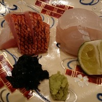 まき村 - お造り（炙り金目鯛、真子鰈）