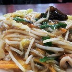 中華大新 - 餡は醤油ベースの