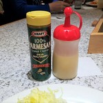 ロビン - 粉チーズとドレッシング