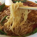 Chuugokuryouri Takiya - 麺は多加水の良くあるヤル気ゼロの麺。
                        
                        が、ラーメンって不思議な食べ物だよなぁ〜〜〜
                        この汁にはチープな麺がなんだか丁度良いんだもの。
                        
                        醤油ラーメンと迷ったがコレで正解！！！
                        
                        
                        