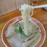 中華そば波 - 麺のリフトアップ