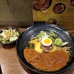 SPICY CURRY 魯珈 - 激辛！シナモンビーフマサラのろかプレートとぷちサラダ